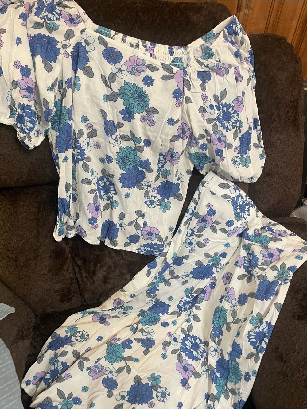 NWOT! Candace Cameron Bure White Blue & Lavender Floral Skirt Set